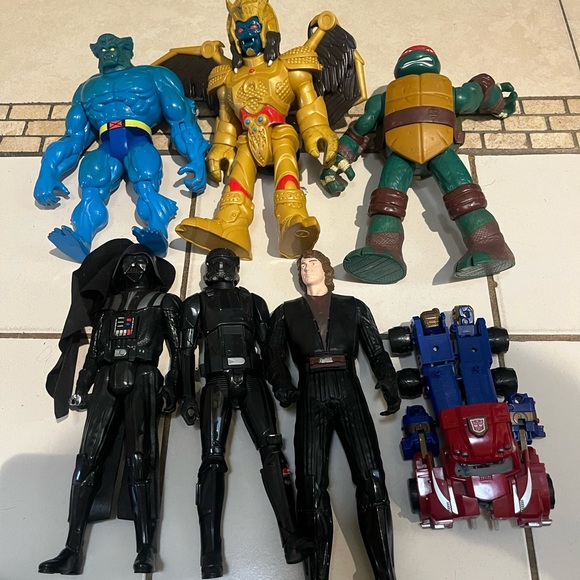 Action Figures - Picture 1 of 3